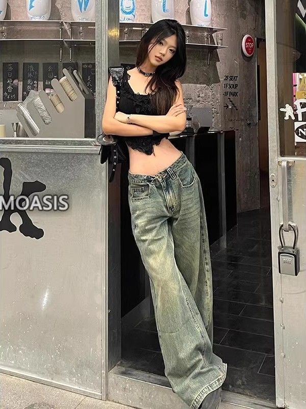 Low Waist, baggy, Straight slimming Jeans.